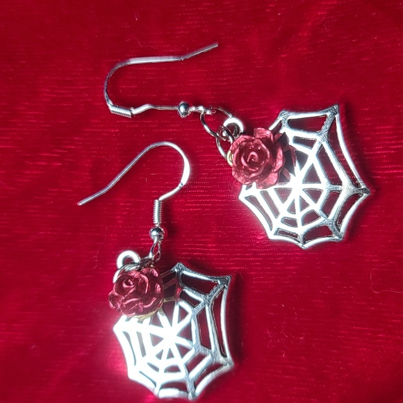 Cobweb & Rose Dangle Silvertone Red Earrings NWT - Picture 2 of 5